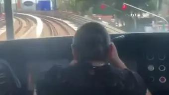 Conductora del Metro CDMX se Maquilla Mientras el Tren Avanza en L12