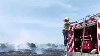 Foto: Bomberos de Coatzacoalcos, Veracruz, Luchan Contra Incendios y Golpes de Calor