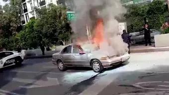 Foto: Incendio de Auto por Cortocircuito en Santa Cruz Atoyac, Benito Juárez, CDMX