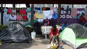 FOTO: Migrantes Enfrentan Calor en CDMX