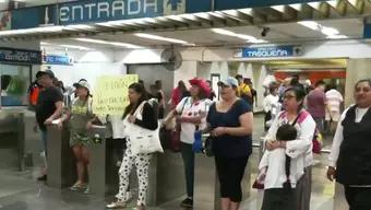 Integrantes de la CNTE Protestan en la Estación del Metro Bellas Artes