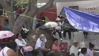 Siguen la Movilizaciones de Integrantes de la CNTE en Oaxaca; Se Plantan Afuera del INE