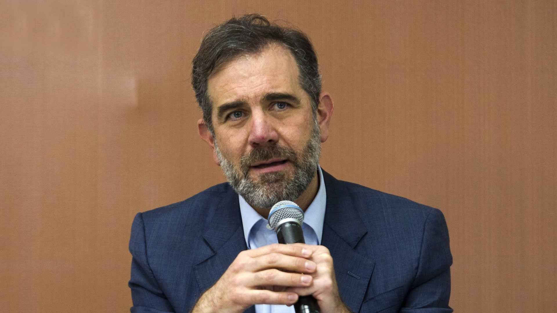AMLO Reprocha Compensación Millonaria de Lorenzo Córdova al Salir del INE; Es Inmoral, Dice