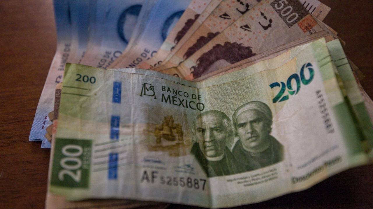 El peso mexicano se apreció hoy, 13 de junio de 2023, después de conocer que los precios al consumidor en Estados Unidos de América