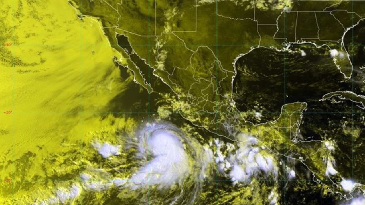 El Servicio Meteorológico Nacional (SMN) informó que la Tormenta Tropical “Adrián” se intensificó a huracán categoría 1
