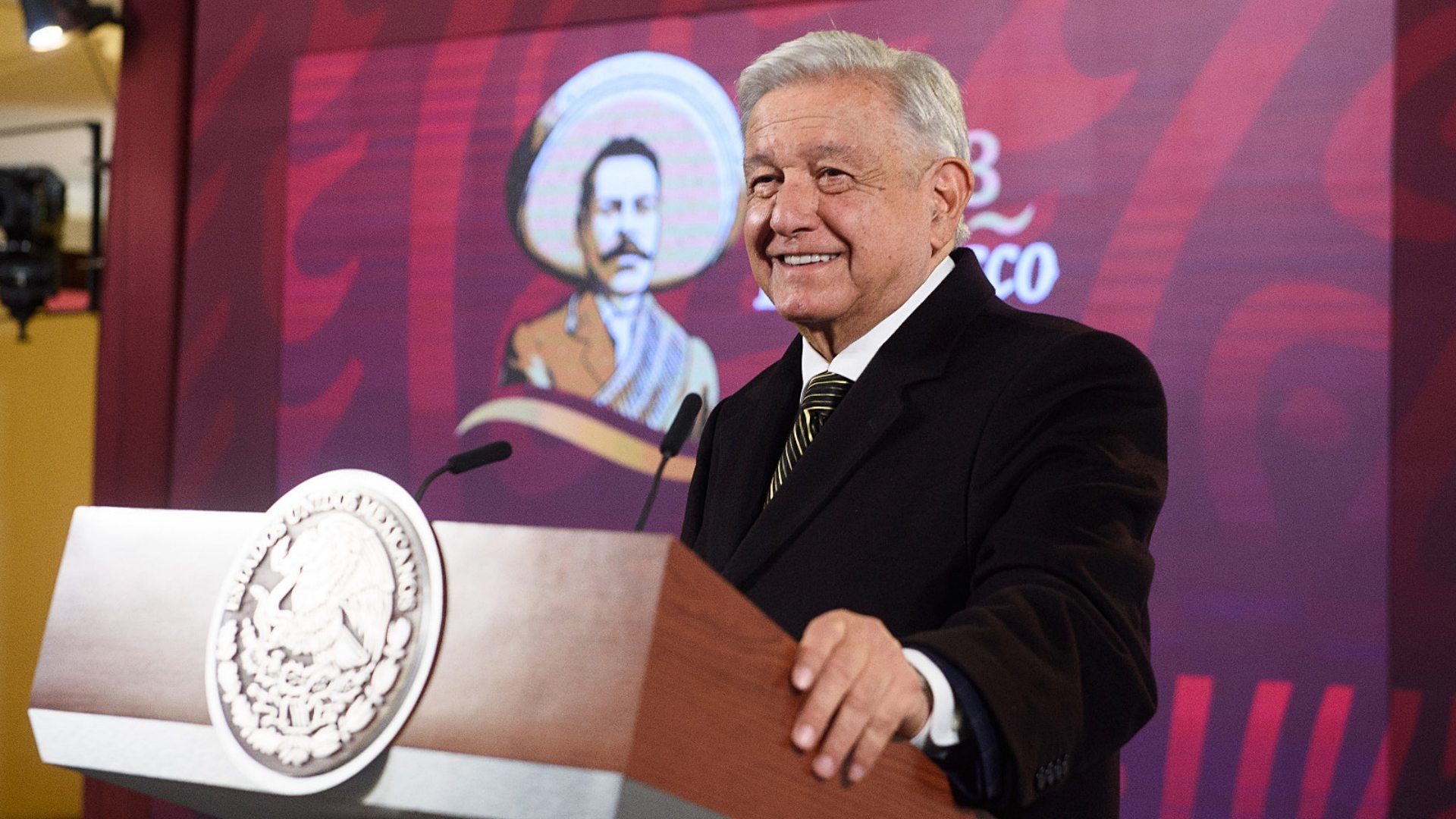 El presidente Andrés Manuel López Obrador presenta su mañanera desde Palacio Nacional