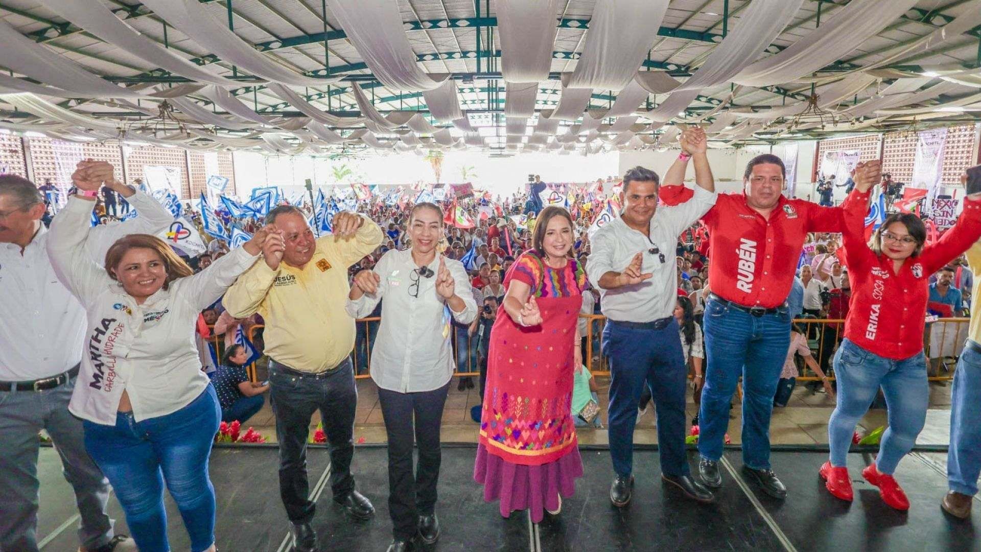 Xóchitl Gálvez, candidata a la presidencia por la coalición Fuerza y Corazón por México, se reunió con sus "xochilovers" en Tapachula, Chiapas
