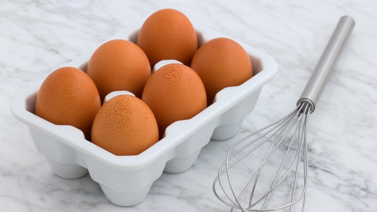 ¿Cuánto tiempo se pueden tener los huevos en el refrigerador?