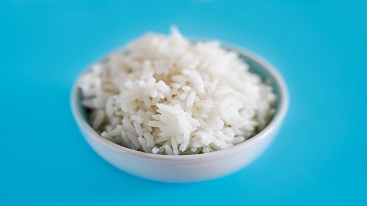 ¿Pueden formarse bacterias en el arroz si lo guardo en el congelador?