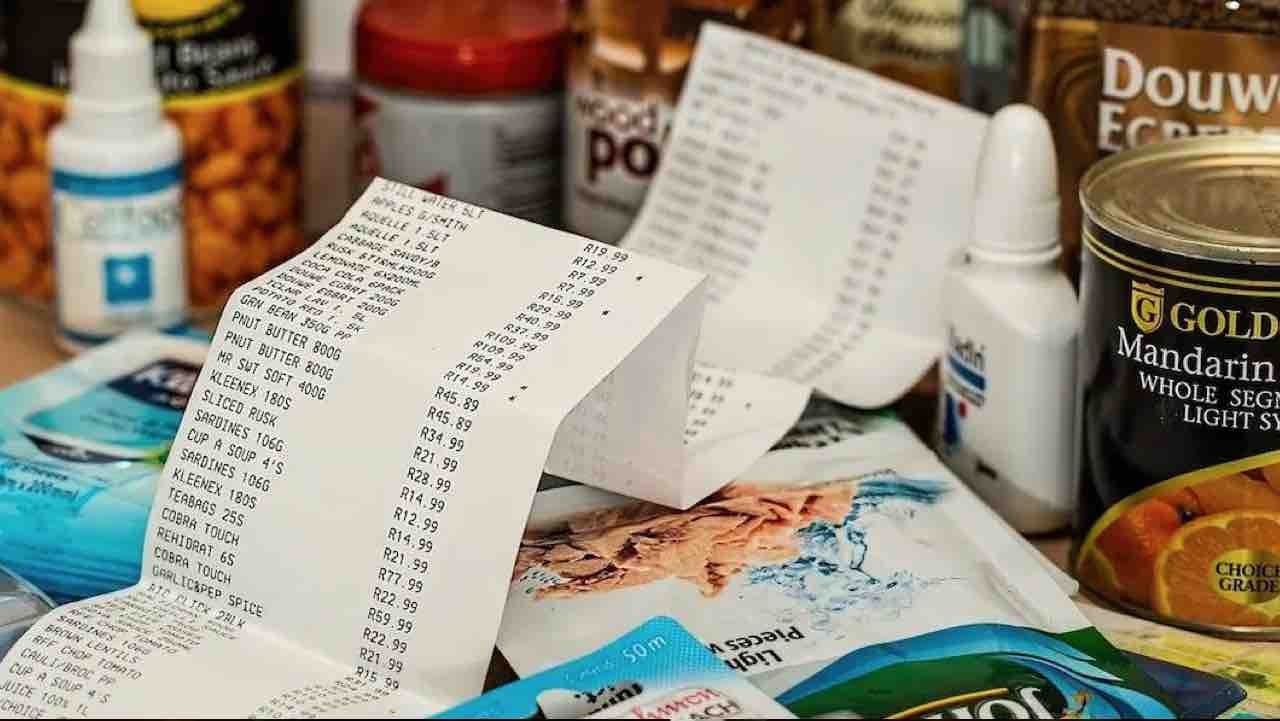 ¿Es legal que revisen tu ticket de compra al salir del supermercado?