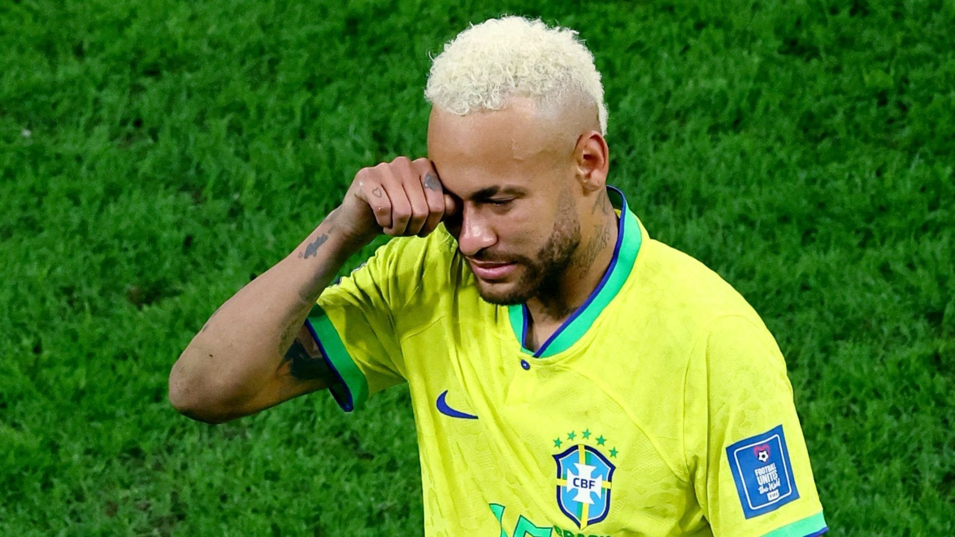 Neymar rompe en llanto por la eliminación de Brasil