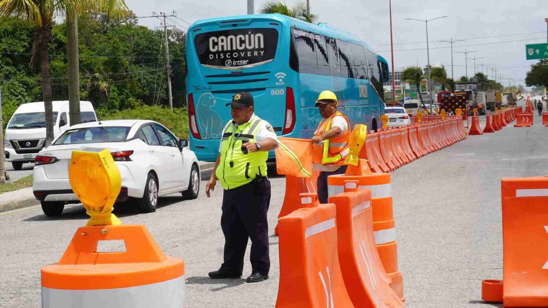 Obras viales en inmediaciones del aeropuerto de Cancún