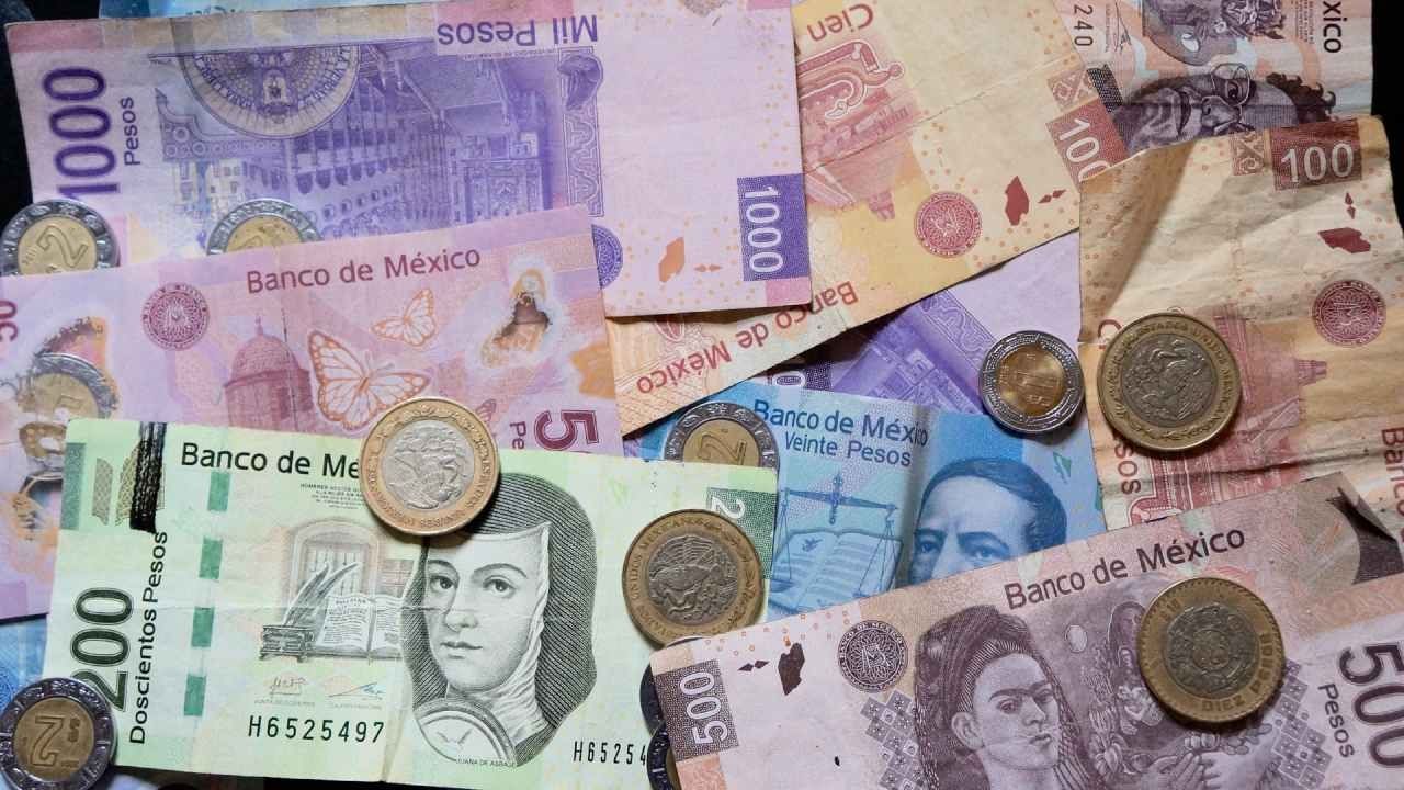 El peso se depreció de nueva cuenta este jueves, el dólar se cotiza en 19.06 pesos