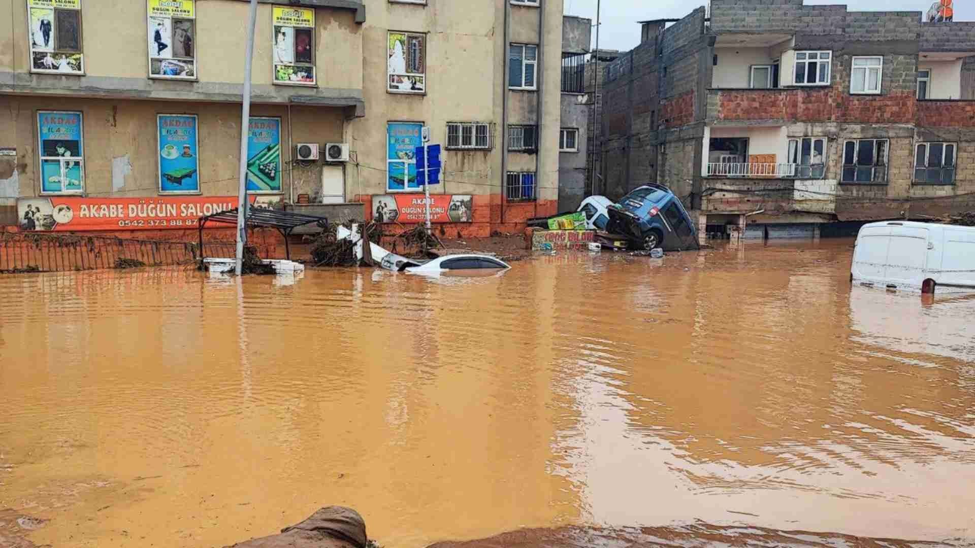 Aumentan a Cinco los Muertos por Inundaciones en Turquía