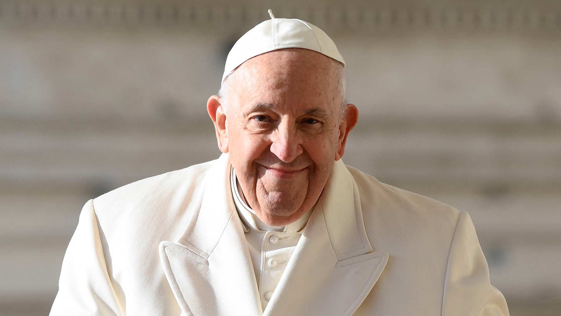 El Papa Francisco ingresó al hospital por dificultades respiratorias y fue trasladado en ambulancia, informaron medios italianos