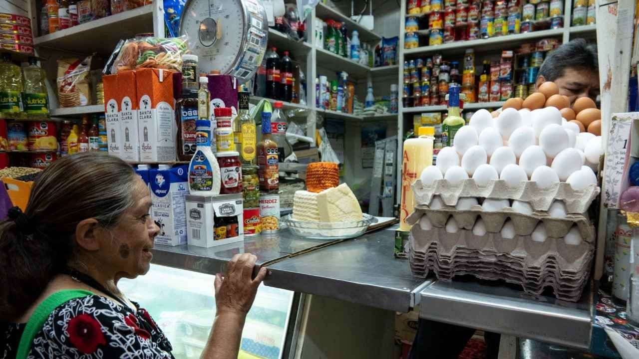 Inflación de México baja al 5.84%, su menor nivel desde agosto de 2021