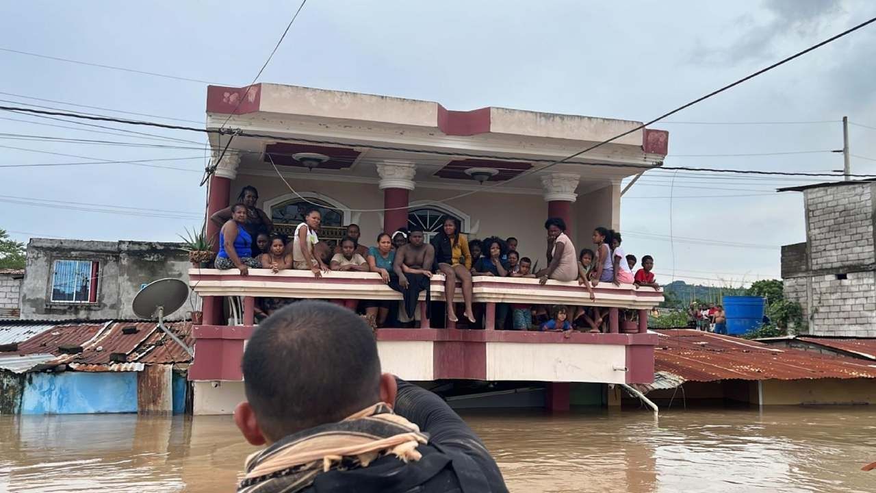 Evacuadas Más de 500 Personas por Inundaciones en Ecuador