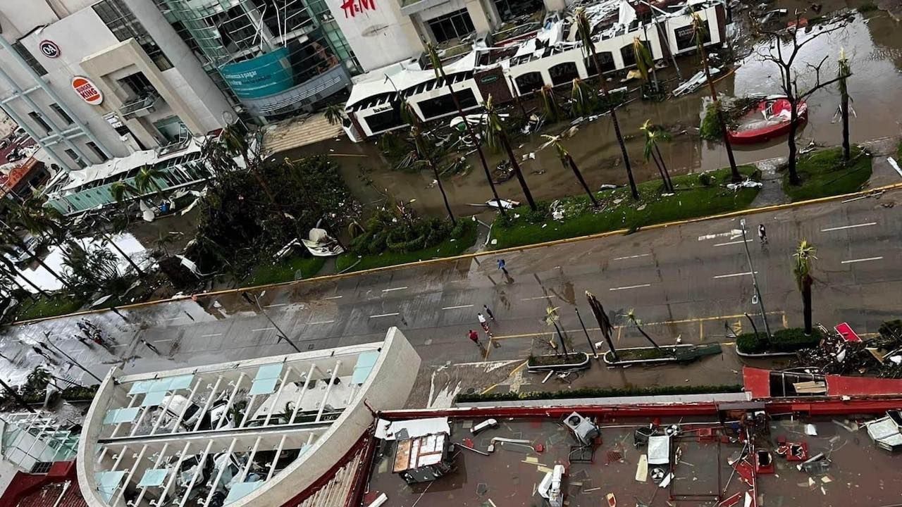 El huracán Otis devasta la Costera Miguel Alemán en Acapulco
