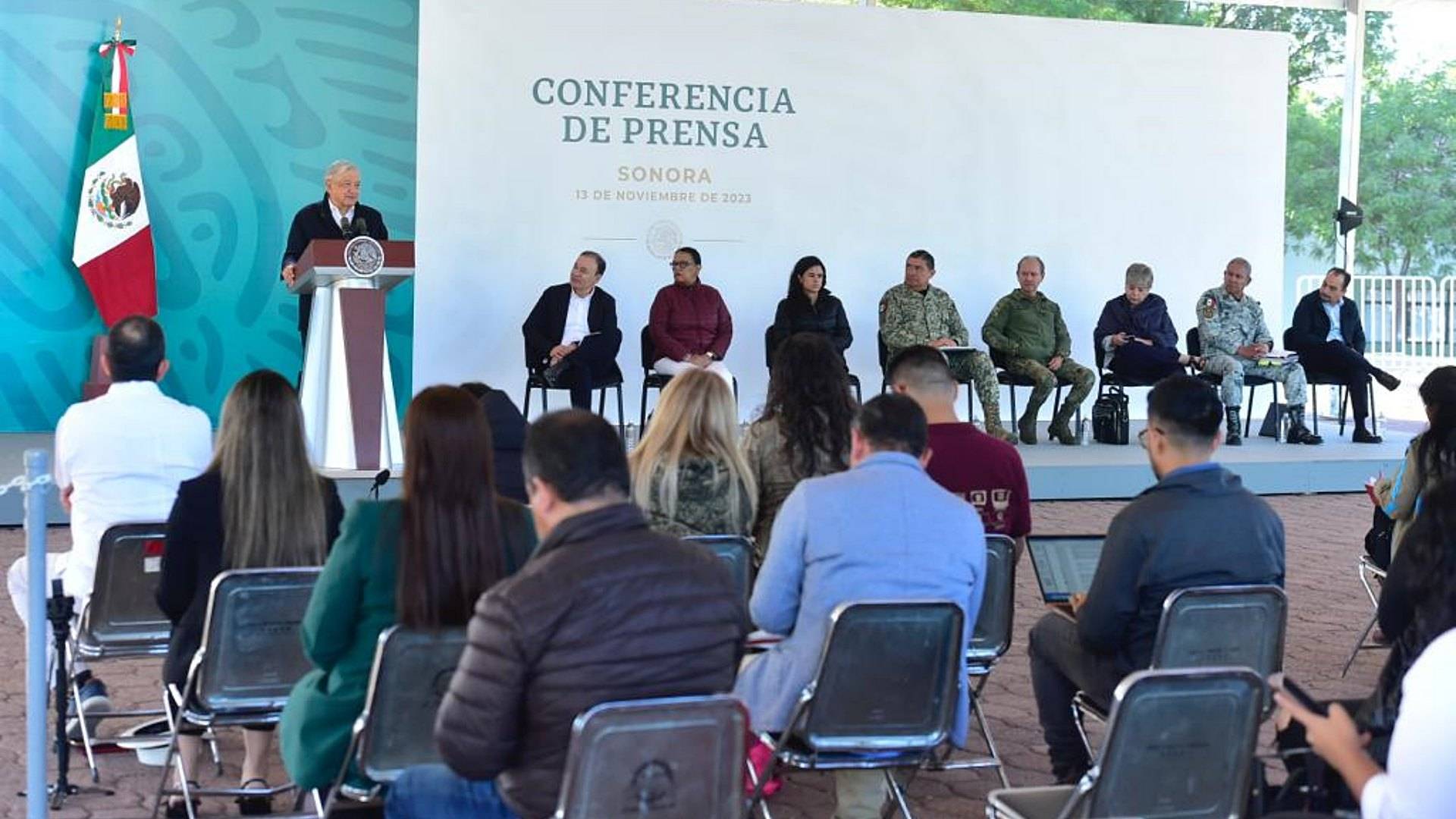 El presidente Andrés Manuel López Obrador presenta su mañanera desde Sonora