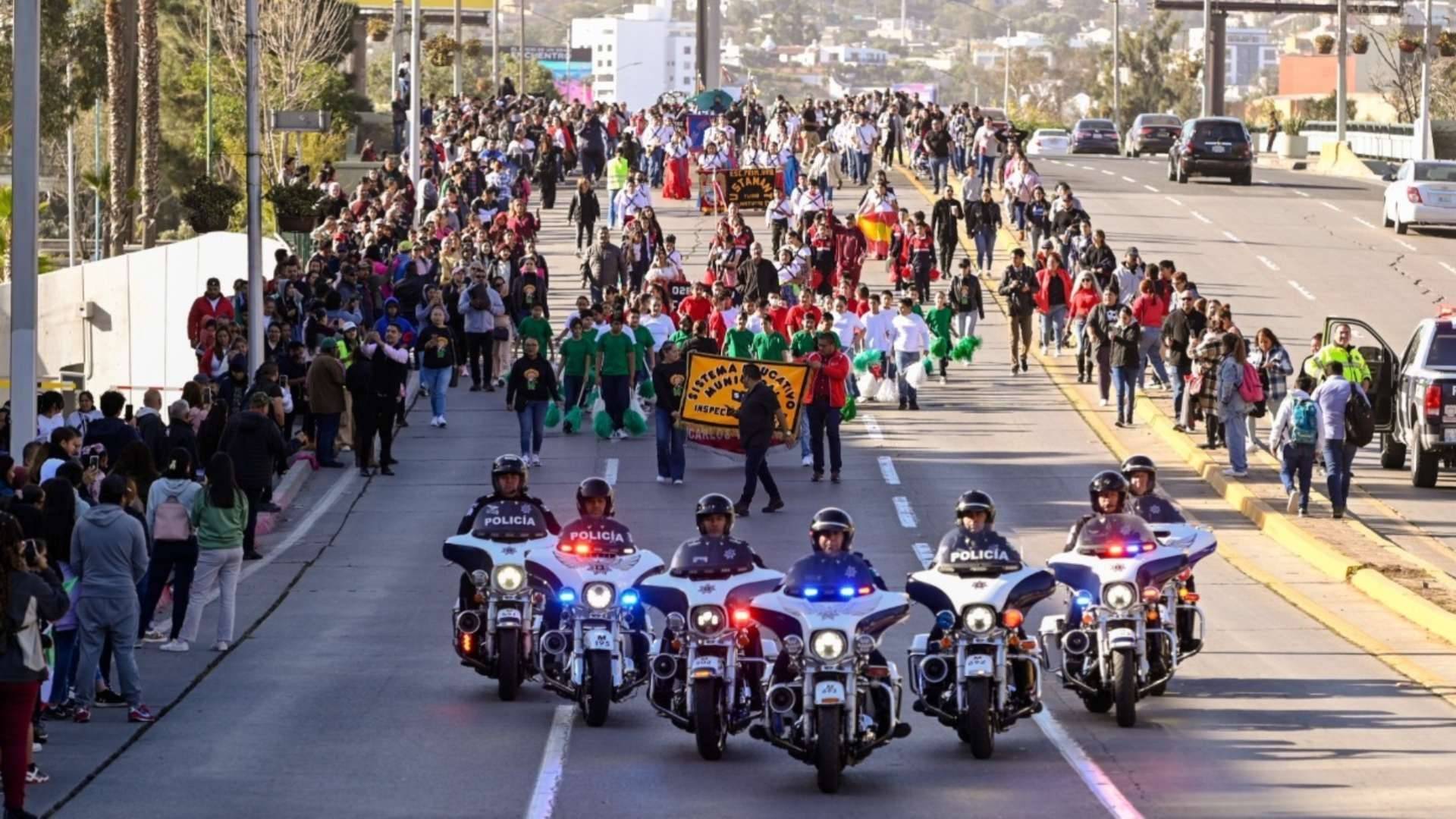 5 mil personas desfilaron en Tijuana conmemorando la Revolución Mexicana