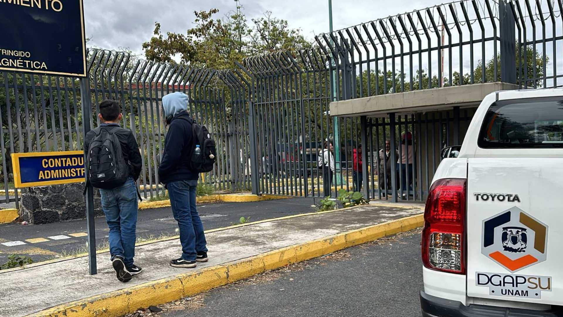 Un grupo de encapuchados irrumpió hoy, 23 de noviembre de 2023, en la Facultad de Contaduría y Administración de la UNAM 