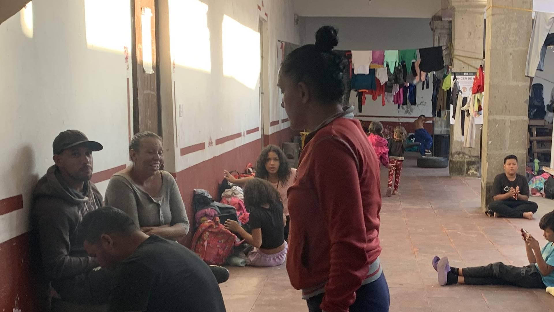 La iglesia de La Soledad en la zona de la Merced se encuentra rebasada por la llegada de migrantes
