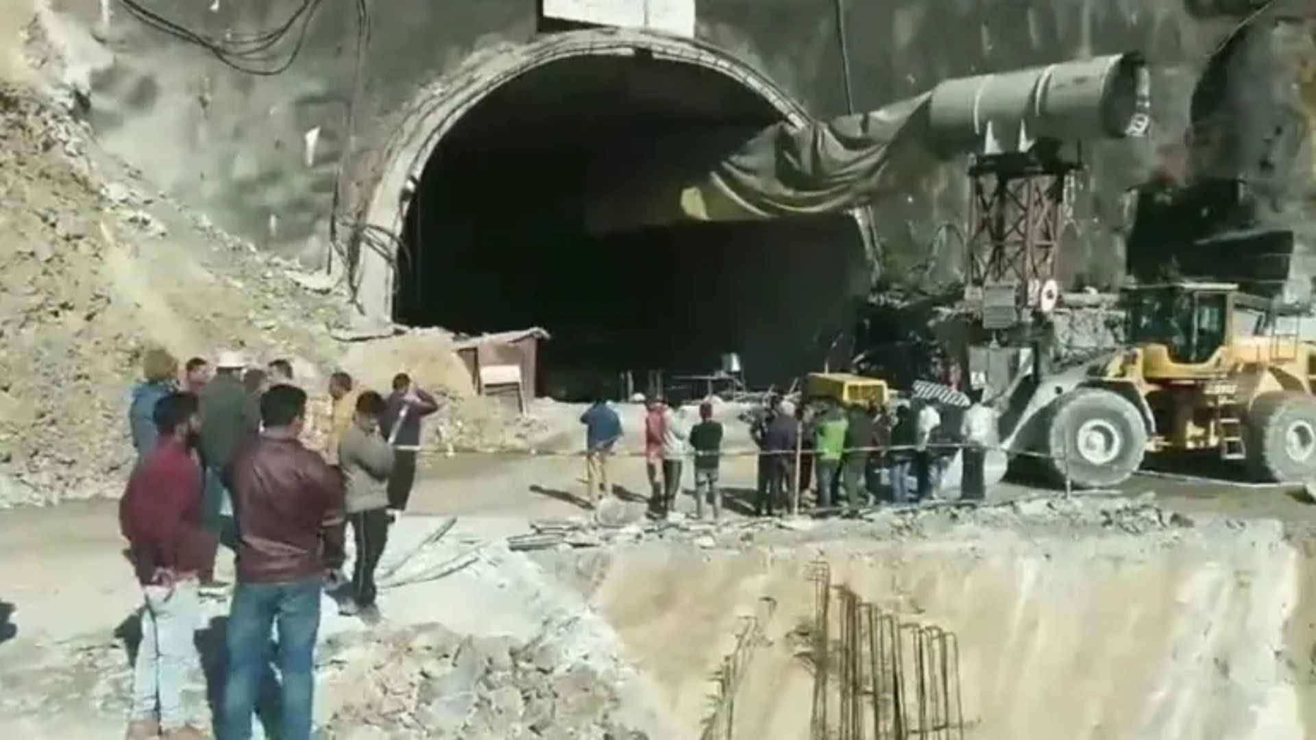 India suspende sescate de obreros atrapados en túnel