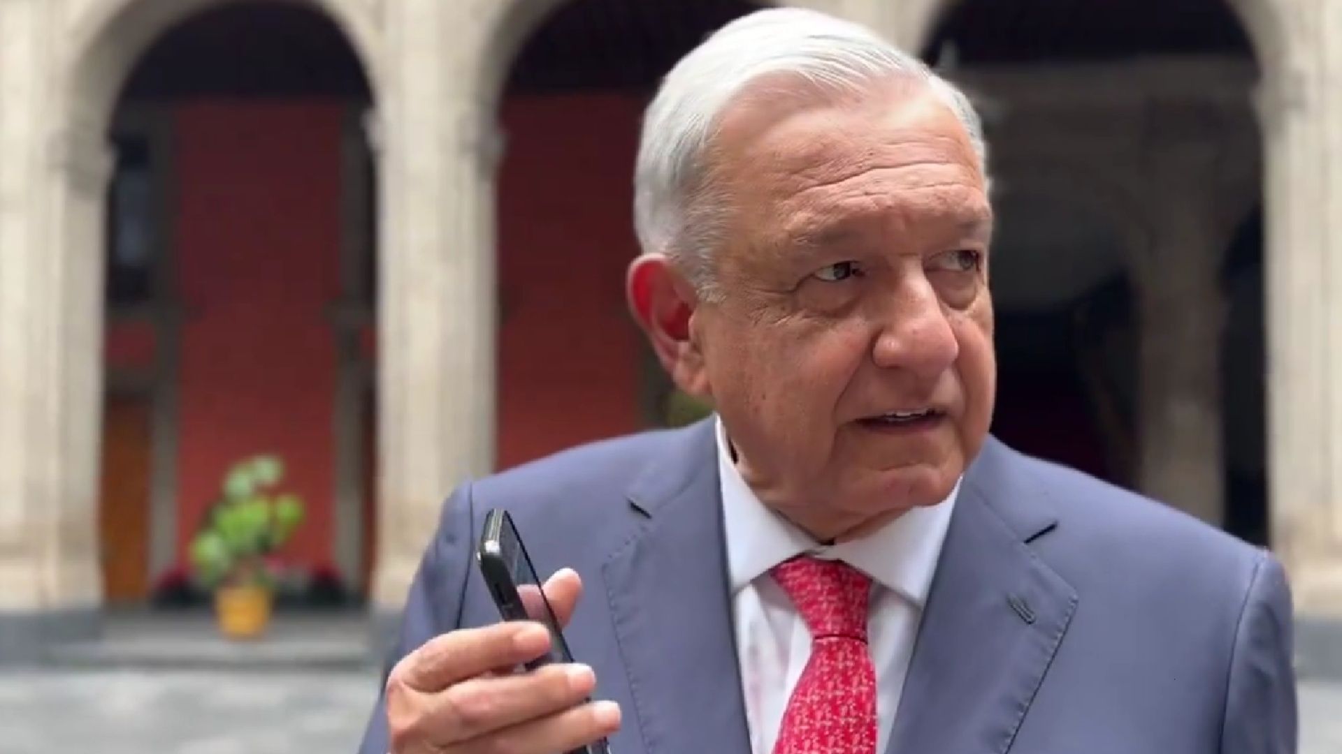 El presidente Andrés Manuel López Obrador fue informado de los detalles del movimiento telúrico