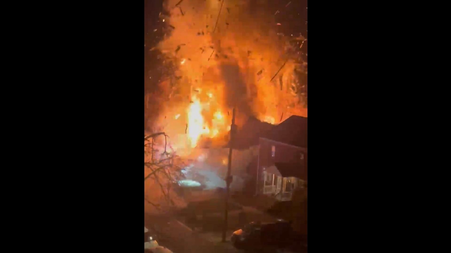 Video: Explota Casa en Arlington, Virginia, Mientras Policía Realizaba un Cateo