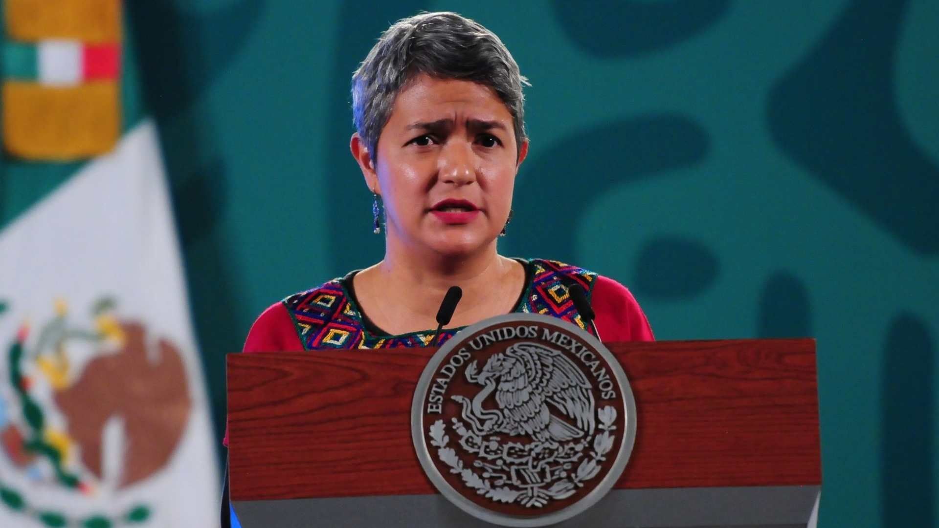 La excomisionada de Búsqueda durante una conferencia del presidente López Obrador
