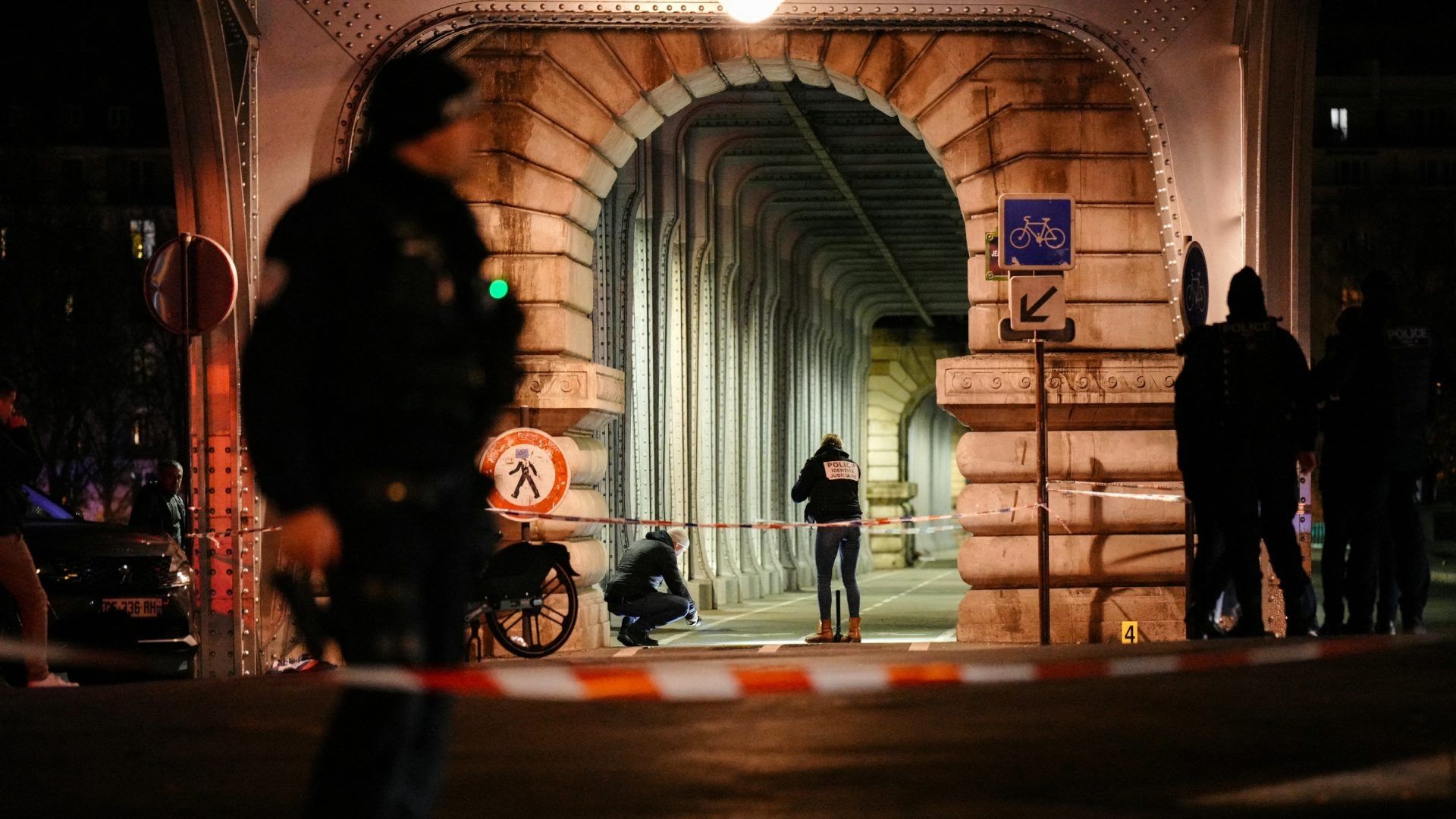 Muere turista alemán apuñalado en París, Francia, por extremista islámico