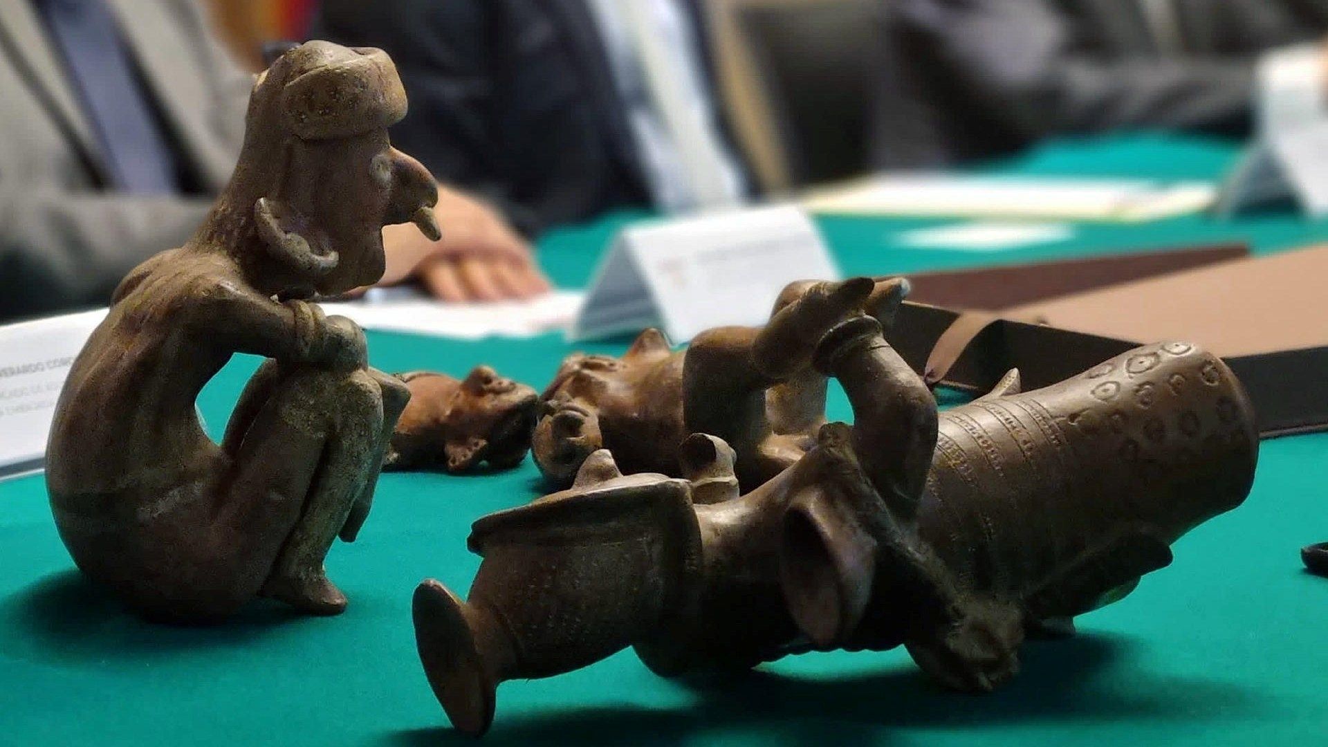 Entrega justicia española piezas arqueológicas de México