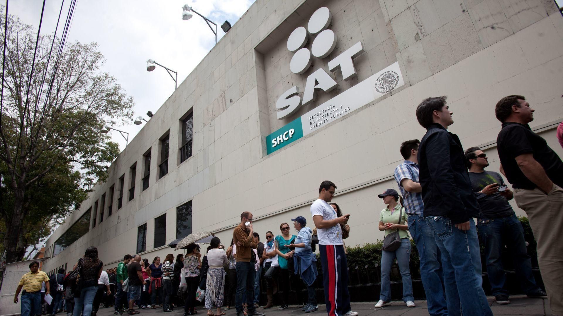 Fachada del Servicio de Administración Tributaria (SAT) en la Ciudad de México