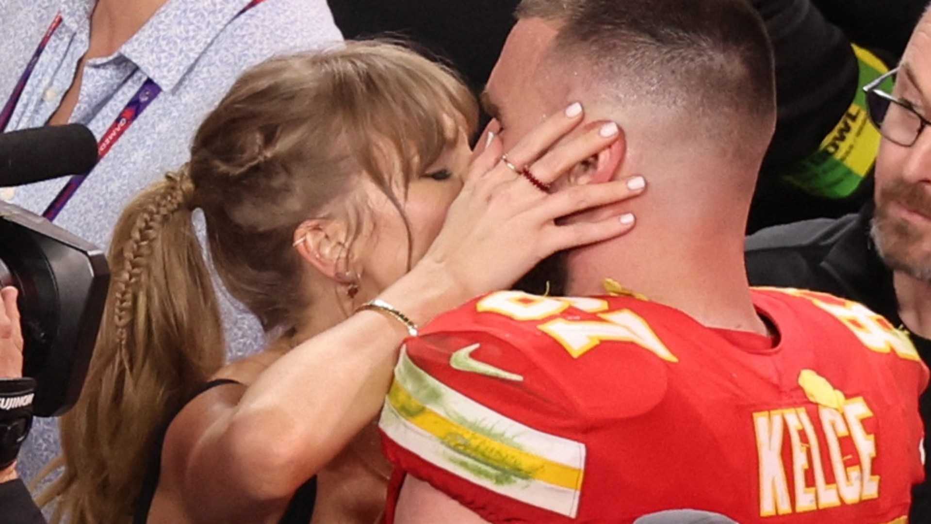 ¿Travis Kelce Le Propuso Matrimonio a Taylor Swift Durante el Super Bowl?