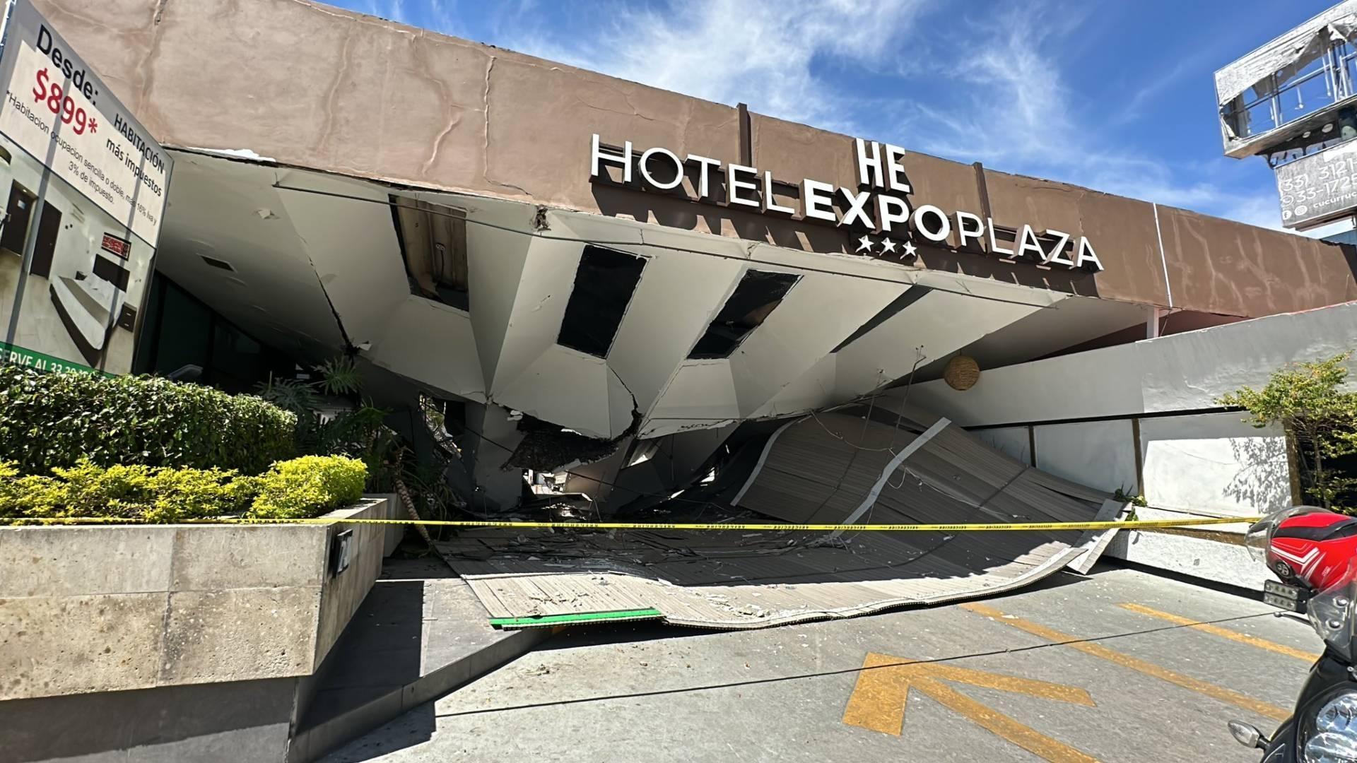Se Derrumba Ingreso de Hotel Expo Plaza en Guadalajara, Jalisco
