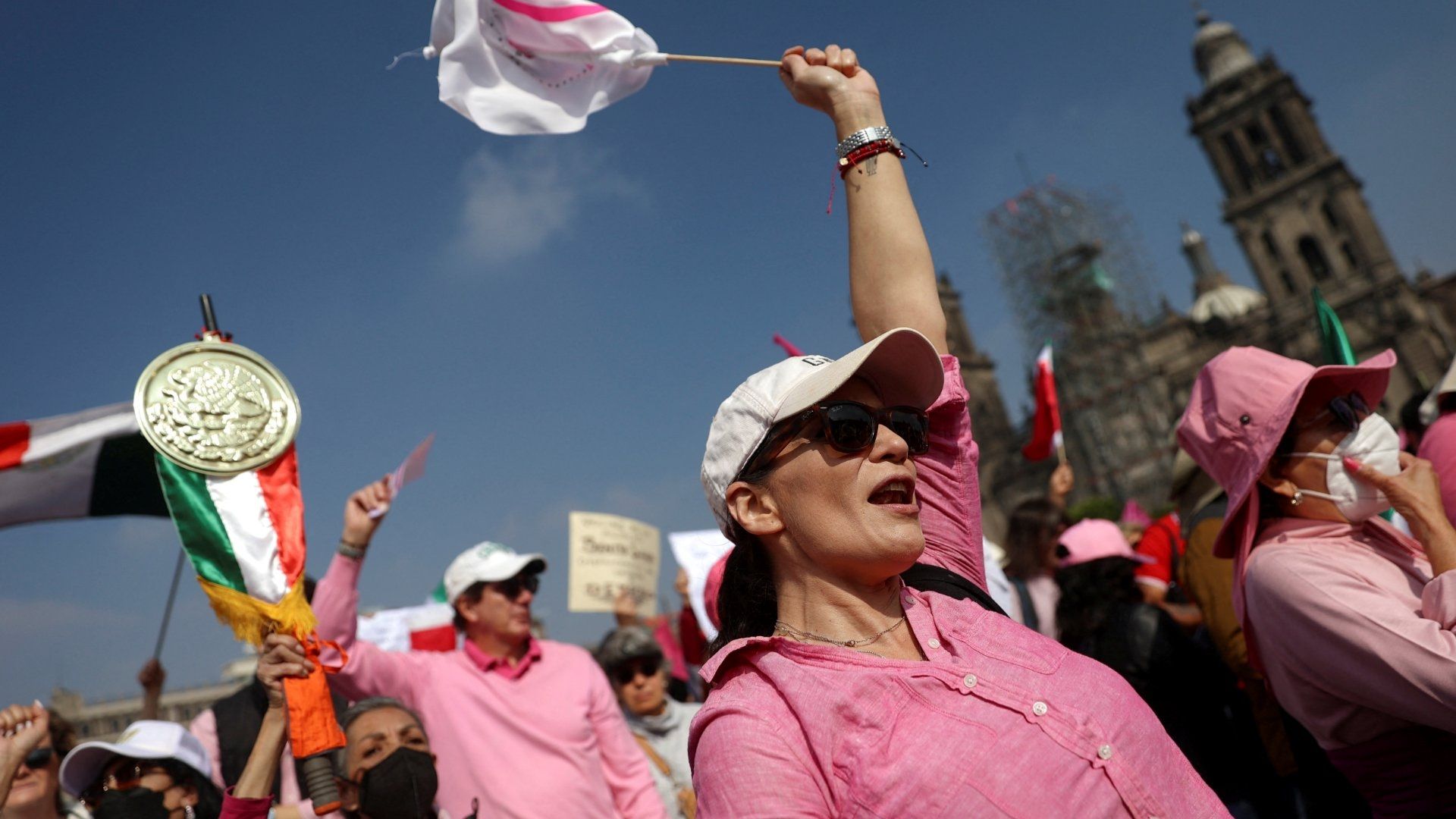 “Marcha por la Defensa de la Democracia” llena la plancha del Zócalo en la CDMX 