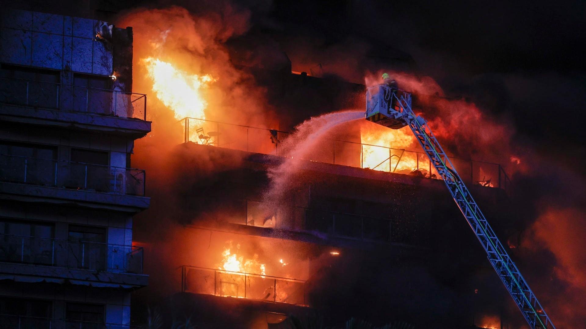 Foto: Incendio Edificio Valencia España