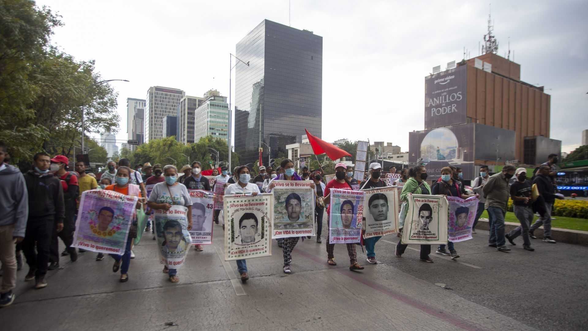 Marcha por los 43 normalistas desaparecidos de Ayotzinapa