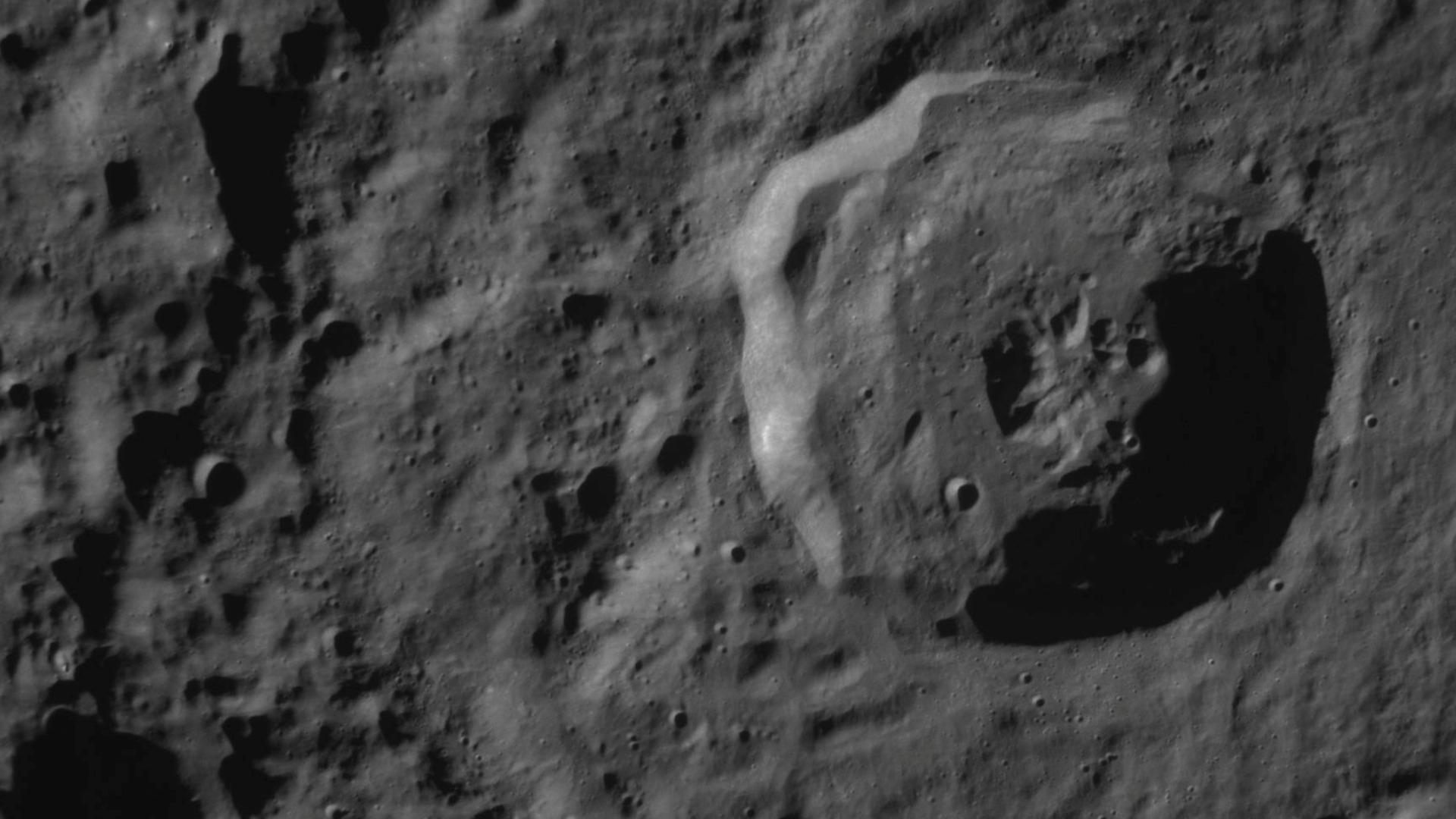 Odiseo Capta Espectacular Foto de la Luna Horas Antes de Alunizar