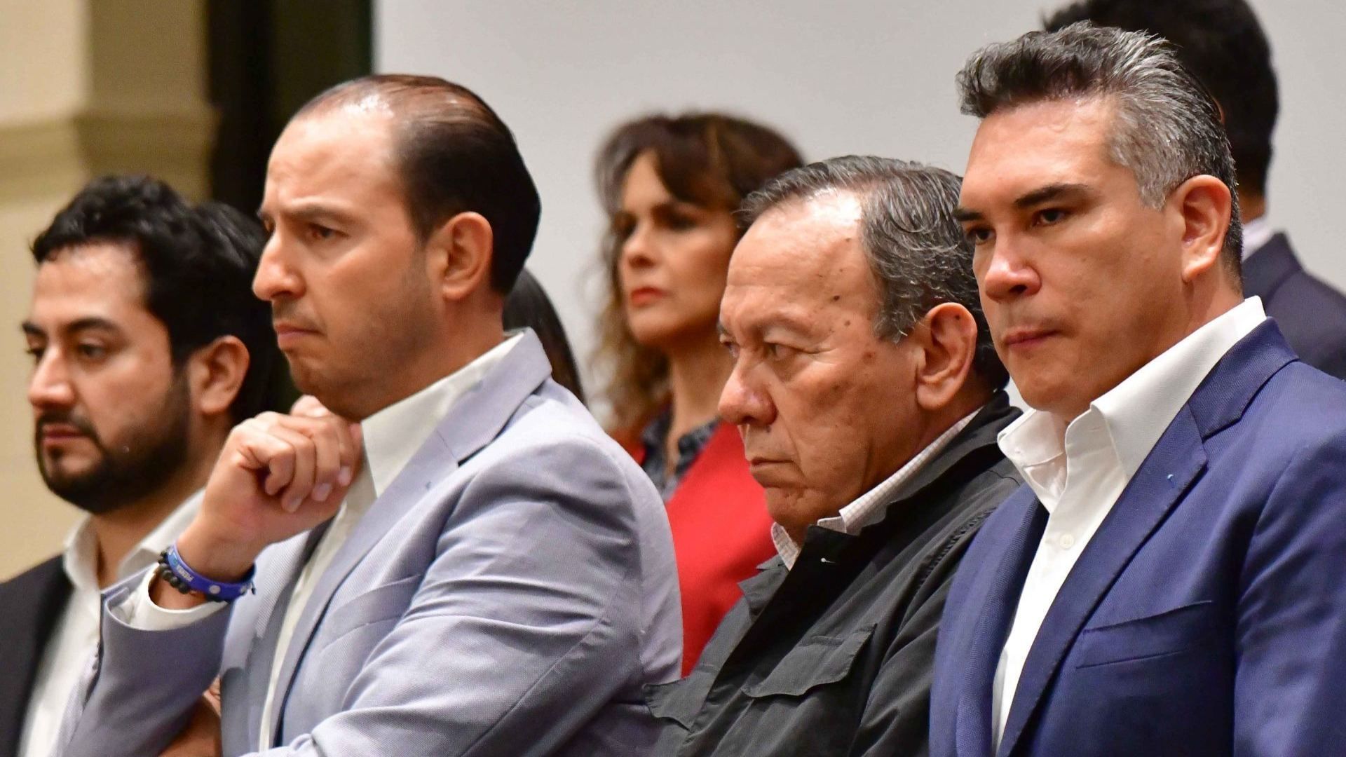 Los dirigentes nacionales Marko Cortés (PAN), Alejandro Moreno (PRI) y Jesús Zambrano, (PRD)