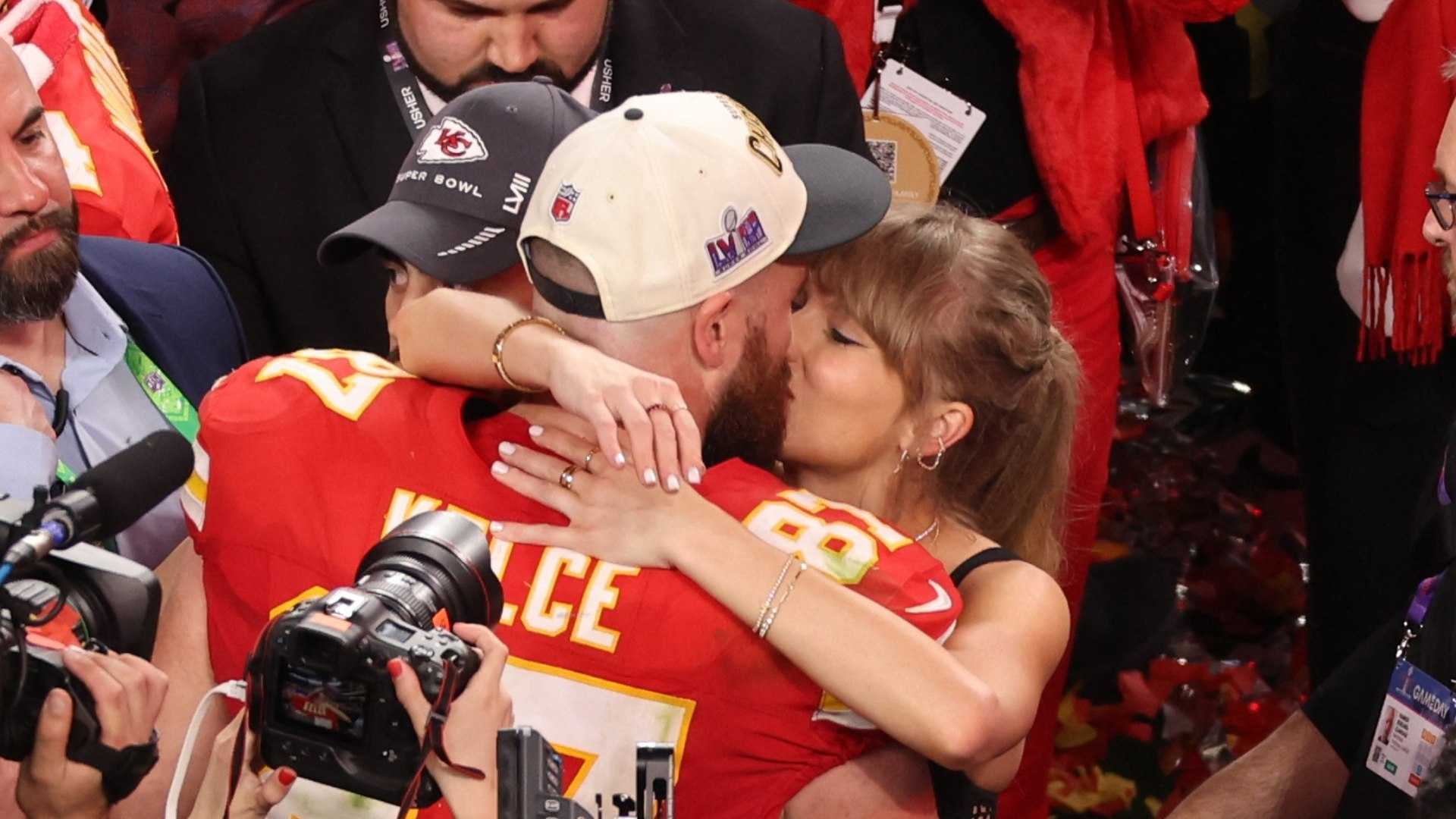 ¿Travis Kelce Le Propuso Matrimonio a Taylor Swift Durante el Super Bowl?