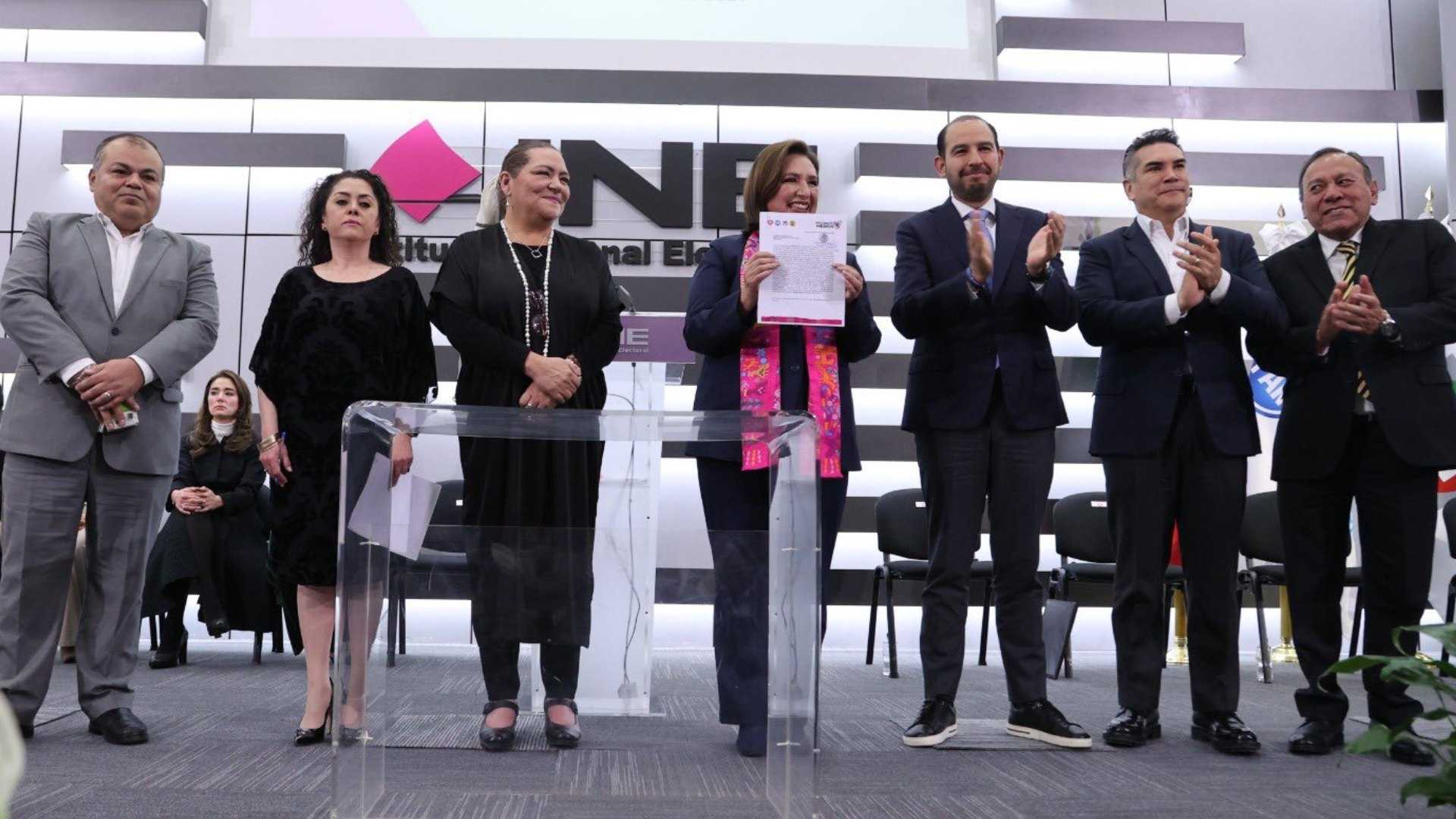 Xóchitl Gálvez se Registra ante el INE como Candidata a la Presidencia de la República