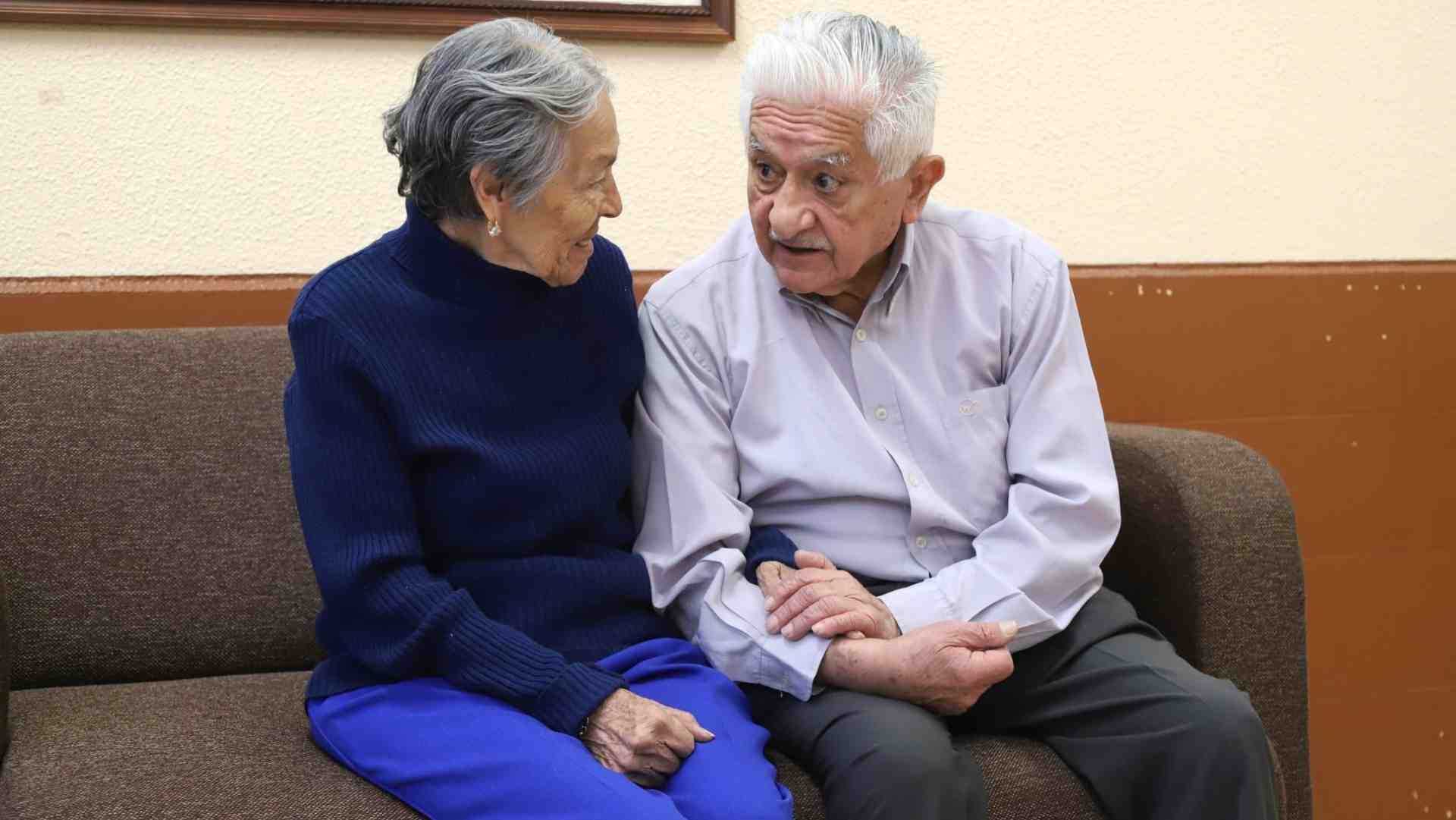 Gobierno propone aumento de 17 mil millones de pesos para adultos mayores
