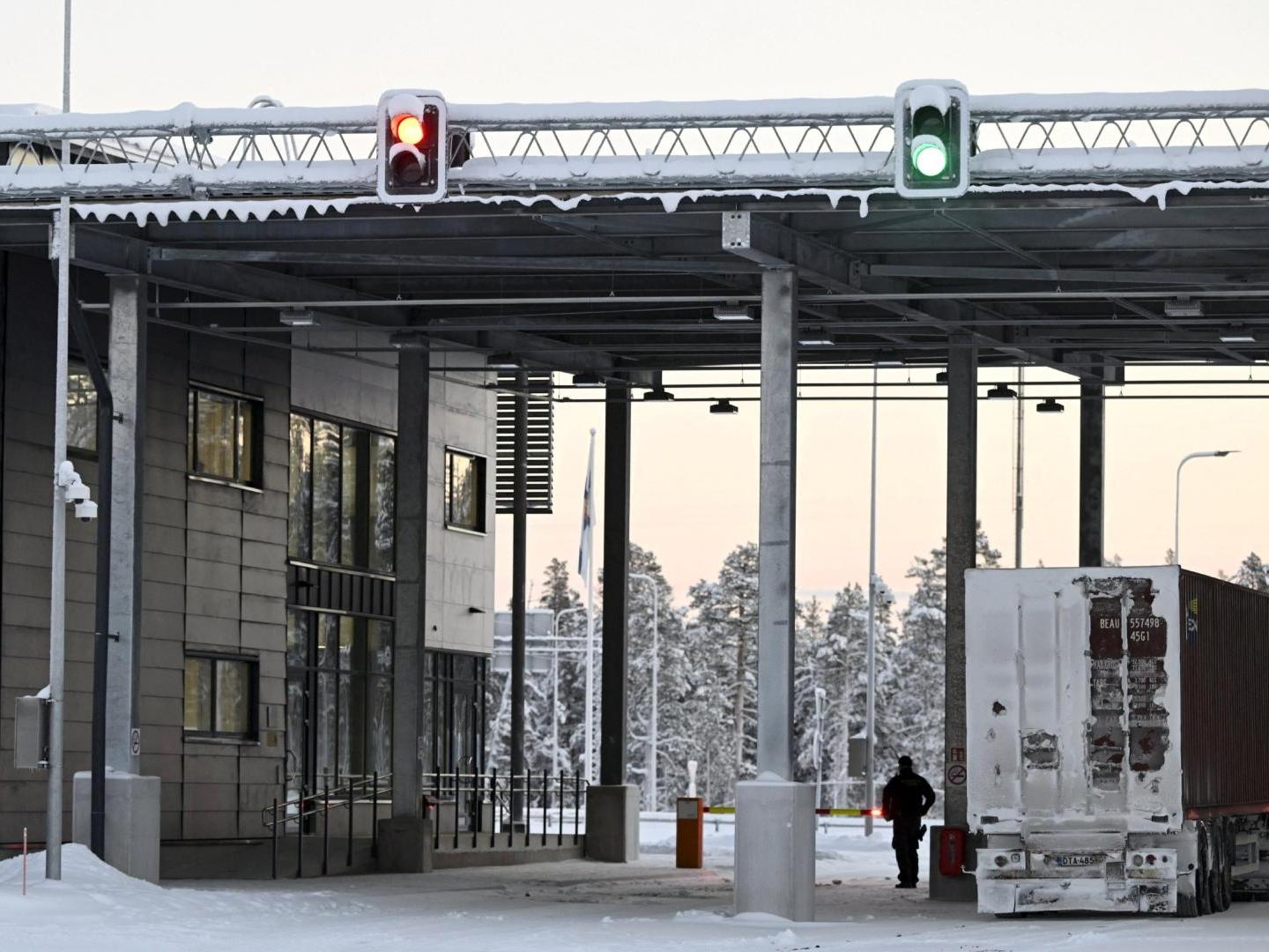  Finlandia Cierra Totalmente su Frontera con Rusia para Impedir Llegada de Refugiados