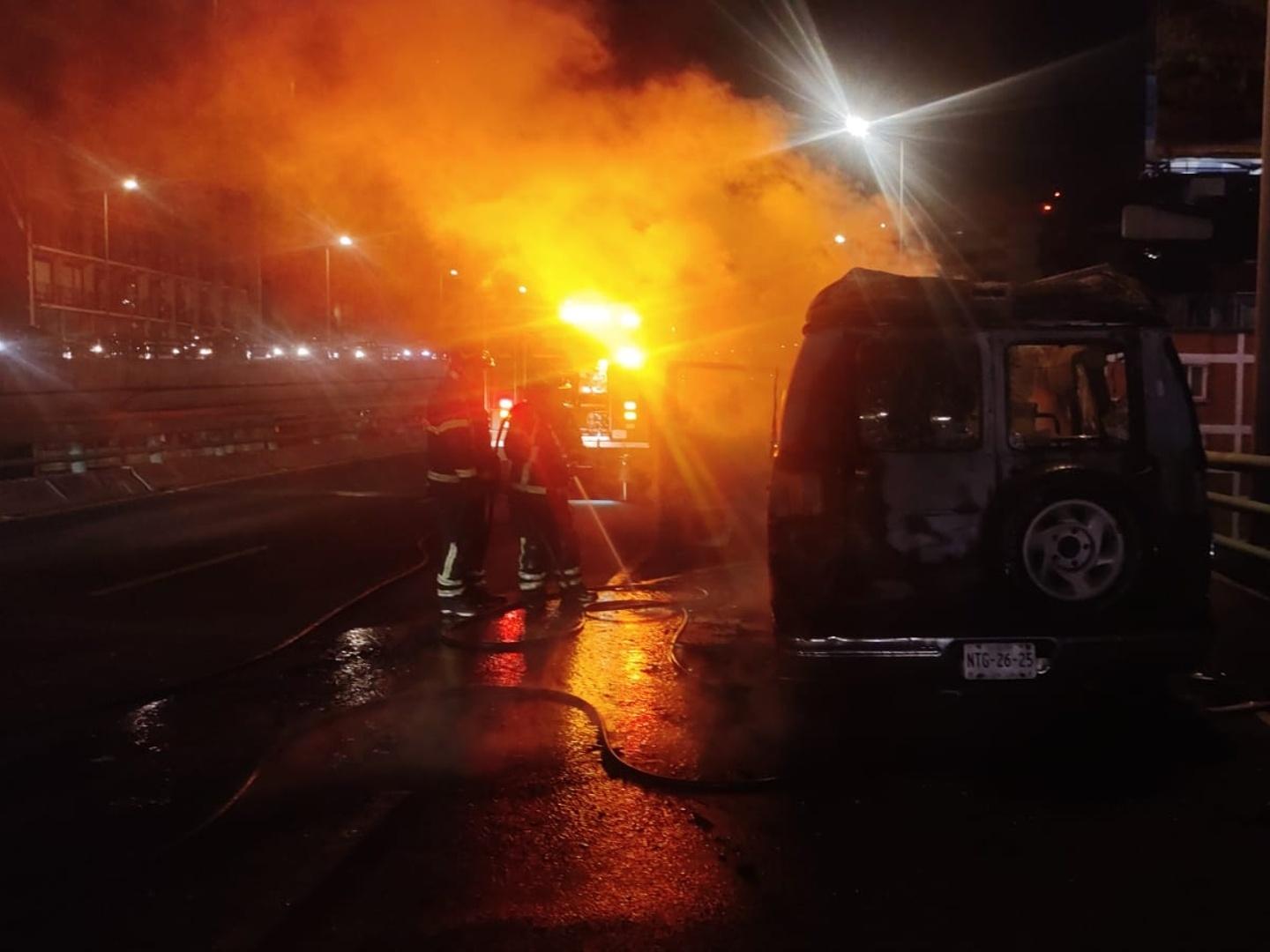 Foto: Camioneta se Incendia en Segundo Piso de Periférico Sur, en CDMX