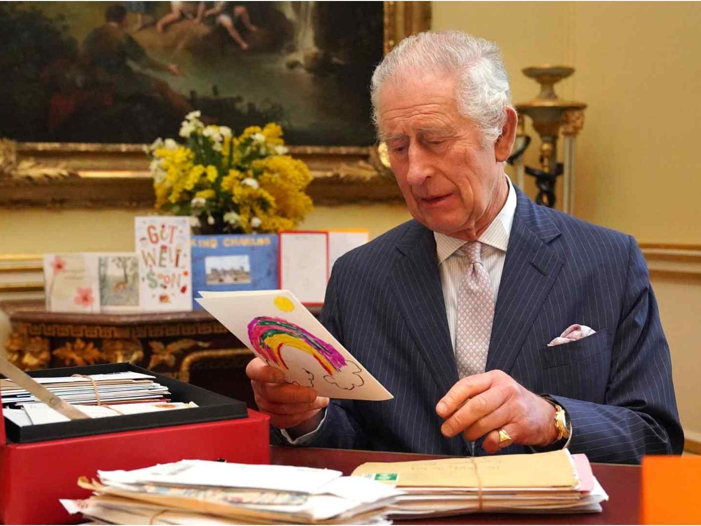 Rey Carlos III Agradece Miles de Cartas y Mensajes Recibidos Tras Diagnóstico de Cáncer 