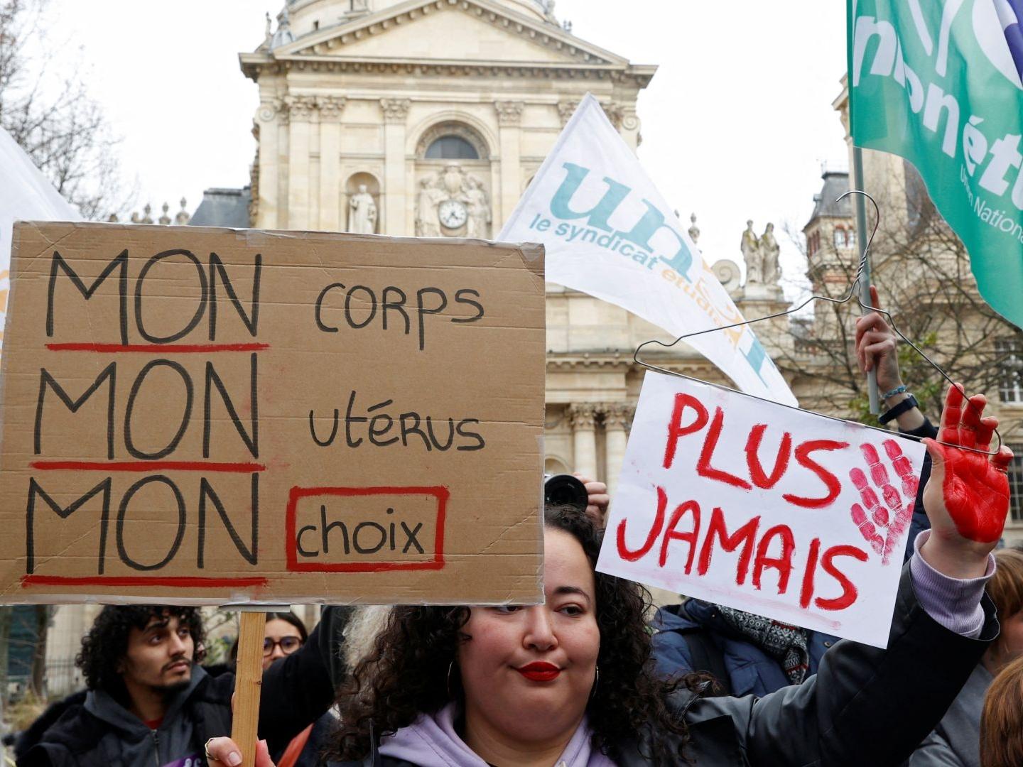 Francia Protegerá y Hará 'Irreversible' en la Constitución el Derecho al Aborto