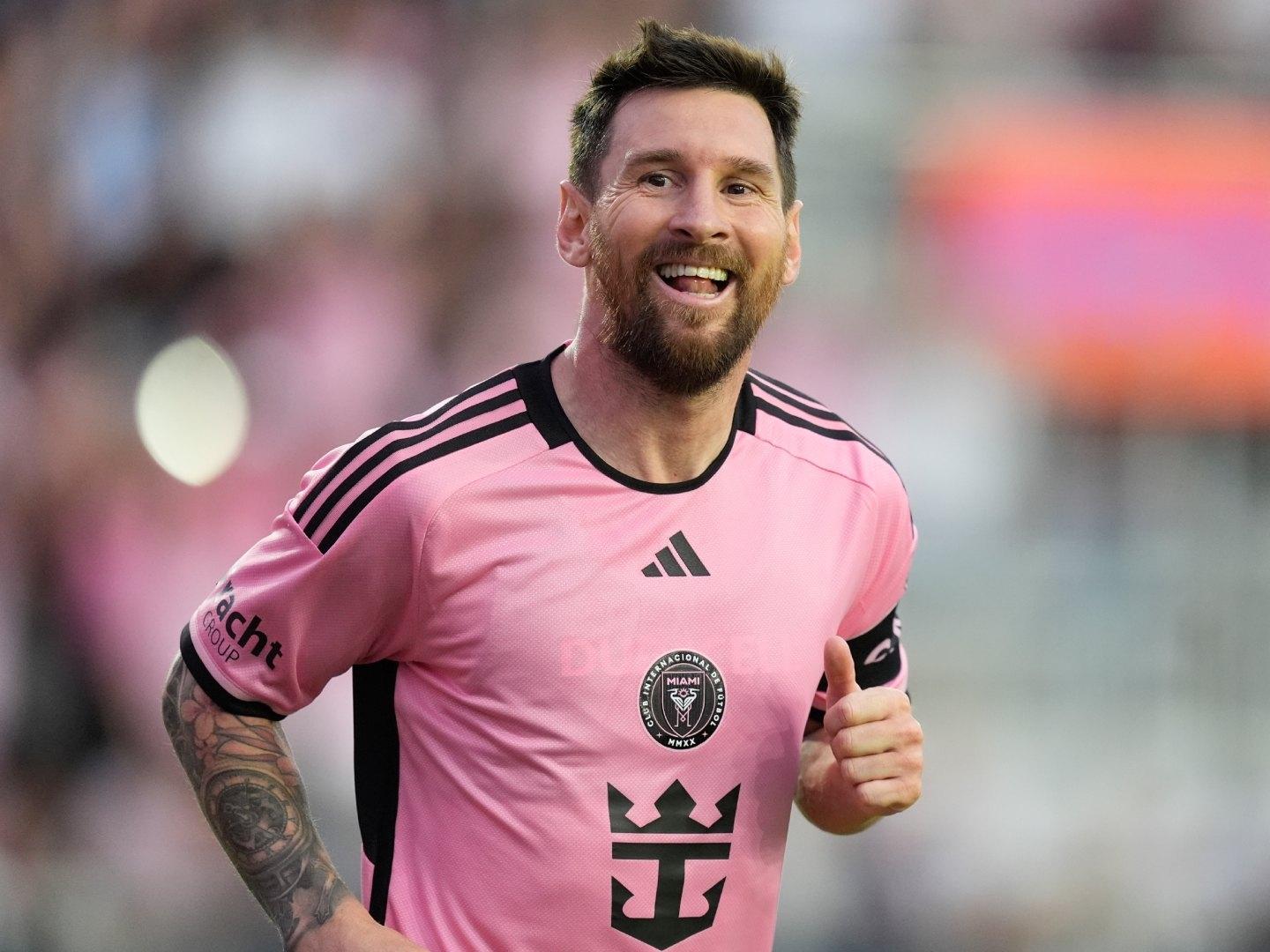 Video: Messi da Balonazo a Niña y la Reacción del Padre se Hace Viral