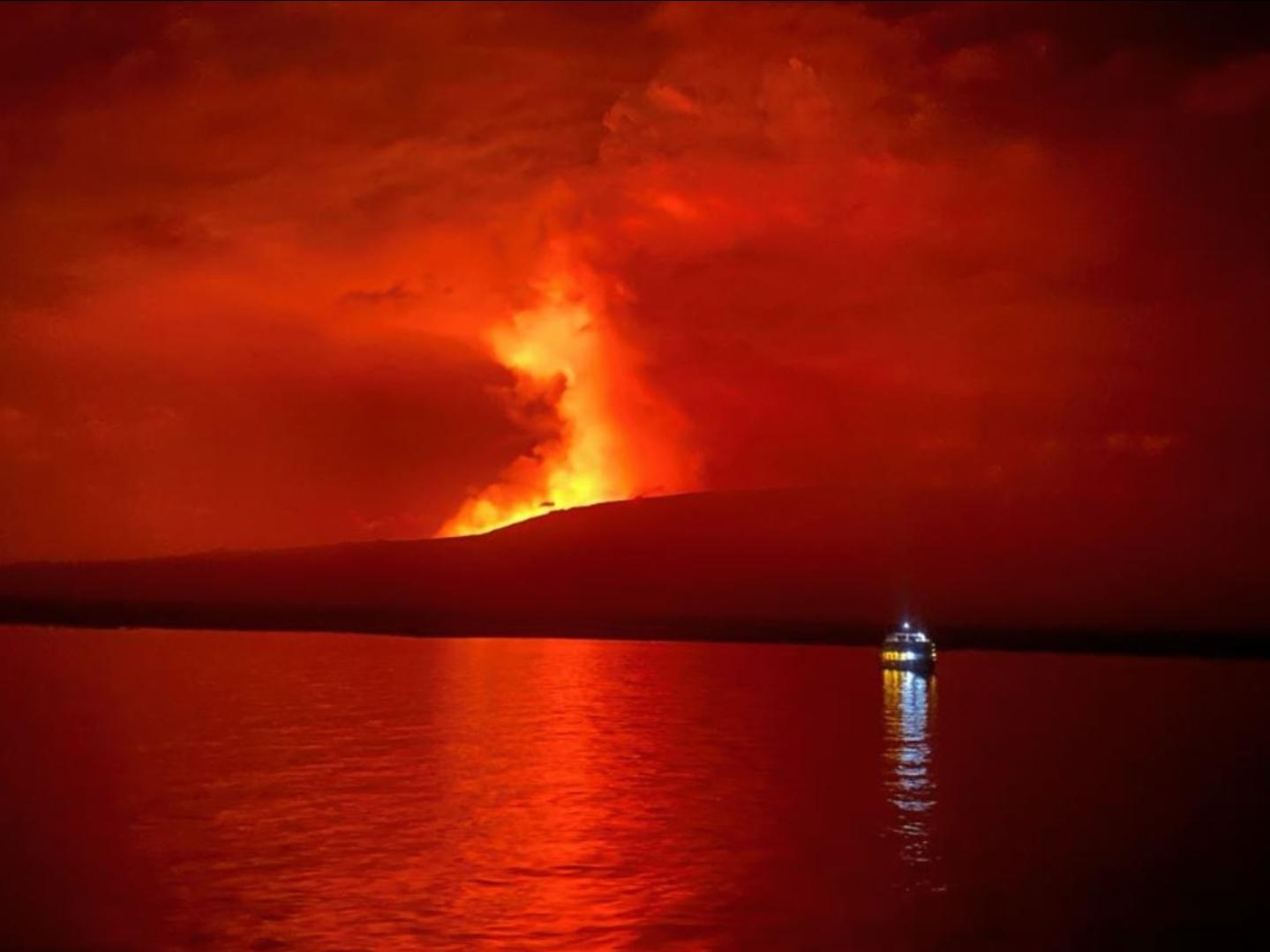 Volcán ‘La Cumbre’, en Islas Galápagos, Hace Erupción; Este es el Peligro Que Representa