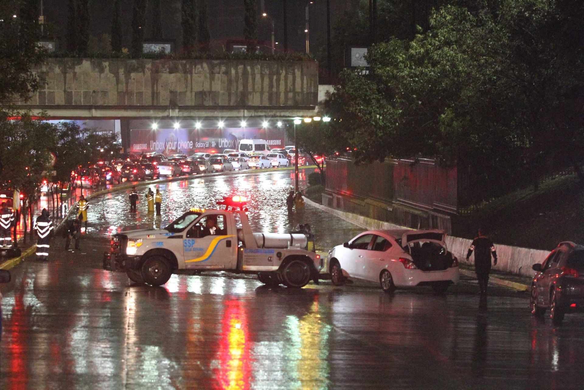 ¿Qué hacer si tu auto queda atrapado en una inundación?